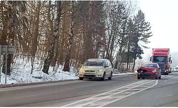 AKTUÁLNE: Pri Stráňavách sa stala dopravná nehoda, tvoria sa kolóny až po hypertesco