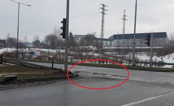 Nebezpečnú prepadlinu na Košickej ulici opravia cestári už zajtra