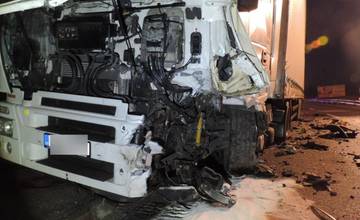 Vážna nehoda vo Svrčinovci: Kamión sa čelne zrazil s osobným autom