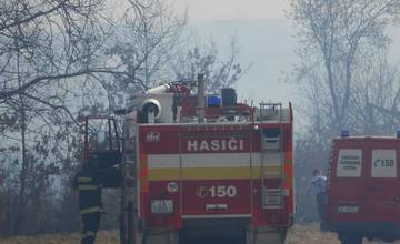 Aktuálne hasiči zasahujú pri dvoch požiaroch trávy v okolí Žiliny