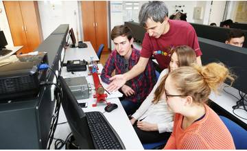 Na Žilinskej univerzite sa stretnú stredoškoláci, na Masterclasses si vyskúšajú výskum častíc