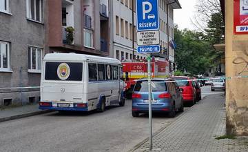 Policajti a hasiči prehľadávajú všetky súdy na Slovensku, anonym nahlásil bombu