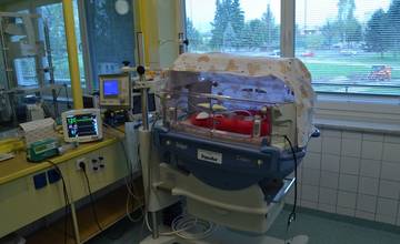 Novorodenecké oddelenie v žilinskej nemocnici dostalo od Doprastavu nový inkubátor