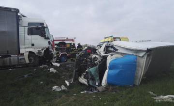Reťazovú nehodu kamiónu pri obci Ležiachov vyšetruje polícia, zrazilo sa 6 vozidiel