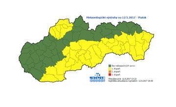 Výstraha: SHMÚ varuje pred búrkami s krúpami