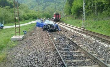 Vlaky medzi Bratislavou a Košicami meškajú, pri Ružomberku došlo k zrážke rýchlika s autom