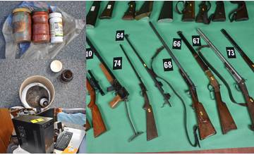 Žilinskí kriminalisti odhalili vo Višňovom arzenál zbraní aj delostreleckej munície či danubit