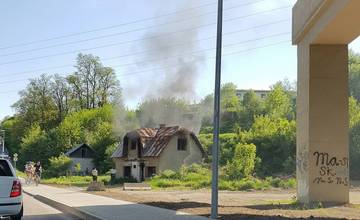 Aktuálne: Na Rosinskej ceste horí starý dom