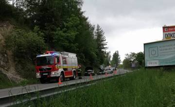 Pod Strečnom došlo k zrážke dvoch osobných áut, na mieste sú všetky záchranné zložky