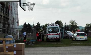 Smrteľný úraz pri zatepľovaní gymnázia: Muž ktorý mal pracovať načierno spadol z lešenia
