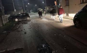 Pri Fackárni nedal kamión prednosť osobnému autu, posádku mali vystrihovať