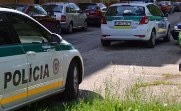 Žilinskí policajti včera večer zachránili život mužovi, ktorý sa chcel prebodnúť nožom