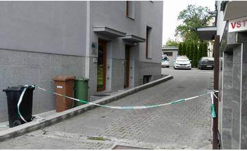 Na Veľkej okružnej zasahovala polícia, priestor museli pre chemikálie najskôr skontrolovať hasiči