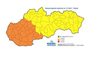 SHMÚ varuje 1. stupňom výstrahy pred búrkami s krúpami a vetrom s rýchlosťou 65 až 85 km/h