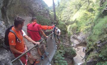 Turistka dostala v Jánošíkových dierach epileptický záchvat, pomáhali horskí aj leteckí záchranári