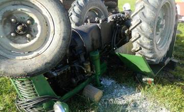 Tragické ráno na Kysuciach: Traktor zavalil 61-ročného muža pri práci, zraneniam žiaľ podľahol