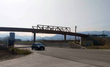 Cestu II/583 pri Tepličke nad Váhom musia pre výstavbu lávky znova uzavrieť