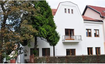 Dnes slávnostne otvorili zrekonštruované Denné centrum pre seniorov na ulici Andreja Kmeťa