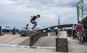 Viac ako 40 jazdcov si zmeralo sily v skateparku pri Vodnom diele na Hoity Toity Skate Cup 2017