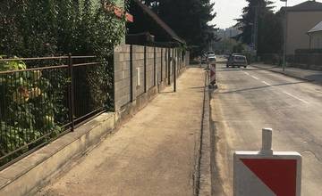 Rekonštrukcia ďalších chodníkov v Žiline prebieha momentálne v mestskej časti Bôrik