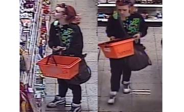 Krádež v obchode s potravinami - polícia pátra po totožnosti tejto osoby