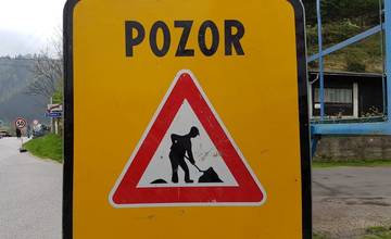 Na ceste I/10 v obci Makov bude dnes a zajtra prebiehať obnova povrchu vozovky