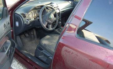 Pri NAY elektrodome úradovali zlodeji, auto značky Škoda vykradli opäť bez poškodenia