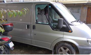 Len 19-ročný mladík sa na Bratislavskej ulici v Žiline vlámal rozbitím okna kameňom do dodávky