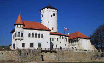 Program a expozície: Budatínsky hrad, Hrad Strečno, Čičmany, Múzeum dopravy Rajecké Teplice a ďalšie