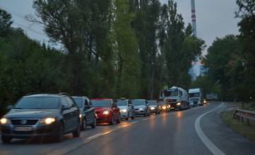 Vodiči hlásia tiahnucu sa kolónu od Košickej ulice v Žiline až po Vrútky