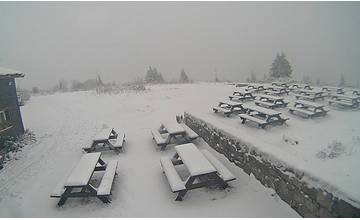 AKTUÁLNE: Na Chate pod Chlebom už sneží