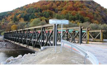 Dočasný most vo Vraní nie je stále sprístupnený, čaká sa na podpis zmluvy s krajom a mestom