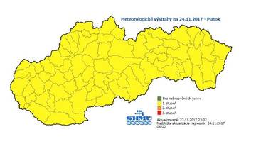 Dnes sa môžu tvoriť hmly s dohľadnosťou do 50 metrov, SHMÚ varuje výstrahou 1. stupňa