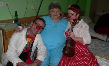 Zdravotní klauni v žilinskej nemocnici potešili a rozosmiali pacientov na onkológii a neurológii