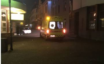 AKTUÁLNE: Na námestí Andreja Hlinku mali bodnúť mladíka nožom do krku