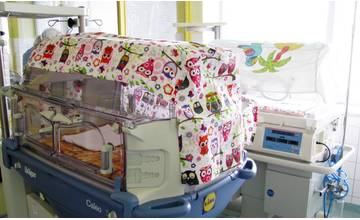 Dobrovoľníčky darovali novorodeneckému oddeleniu FNsP Žilina vlastnoručne ušité obliečky a kryty