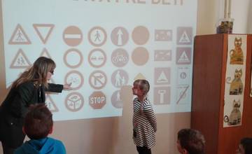 Preventistky KR PZ v Žiline prednášali žiakom ZŠ Limbová na tému bezpečnosti na cestách