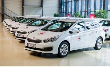 Slovenský Červený kríž dostal 17 nových vozidiel Kia cee’d pre zlepšenie mobility