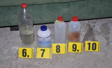 Policajná razia v obci Mojš: Zadržali muža z Ukrajiny, ktorý v opustenom dome vyrábal pervitín