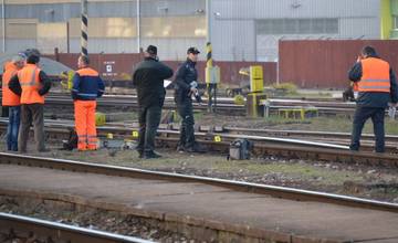 Žena s dvomi deťmi prechádzala pri Varíne cez železnicu, zrážku s rýchlikom neprežila