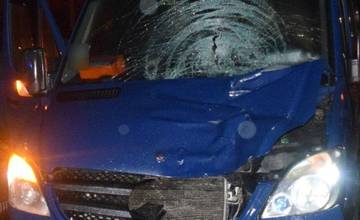 Ukrajinský vodič zrazil na ceste 17-ročného chodca bez reflexných prvkov, mladík zraneniam podľahol