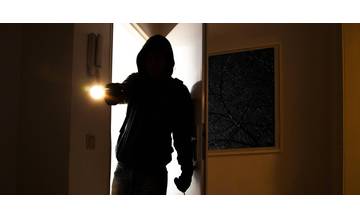 Po žilinských sídliskách sa opäť pohybujú zlodeji, pokúšajú sa vlámať do bytov