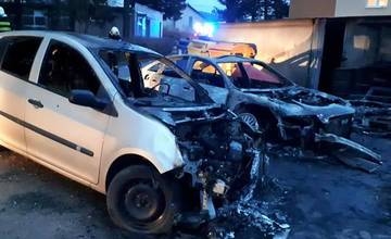 Neznámy páchateľ podpálil v Brodne zaparkovanú Audi A6, požiar poškodil aj vedľa stojace auto