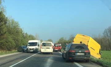 Pri Mojšovej Lúčke došlo k nehode troch áut, kolóny sa tvoria v Žiline aj vo Vrútkach