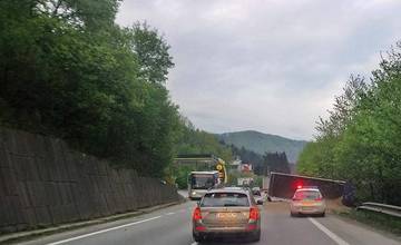 Medzi Žilinou a Kysuckým Novým Mestom došlo k nehode, cesta bude uzavretá do 11:00 hod.