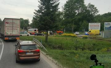 AKTUÁLNE: Na železničnom priecestí v Porúbke došlo k zrážke vlaku s autom, hlásia zranených