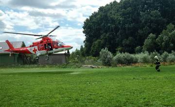 Leteckí záchranári v sobotu pomáhali dvom dievčatám, ktoré boli zranené po páde z koňa