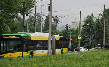 Nový semafor na sídlisku Vlčince spôsobuje v ranných hodinách kolóny až po Rosinskú cestu