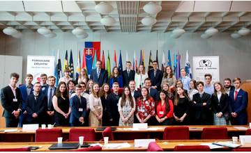 Študenti sa v Žiline opäť učili spravovať vlastný štát na podujatí Create & Control