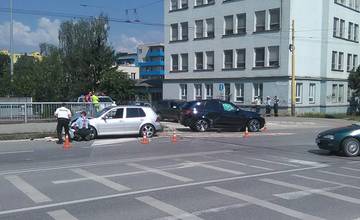 Na Komenského ulici došlo k dopravnej nehode, cesta je čiastočne blokovaná